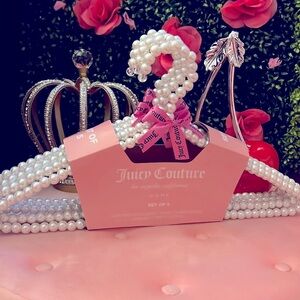 🩷🍒Juicy couture faux pearl hangers